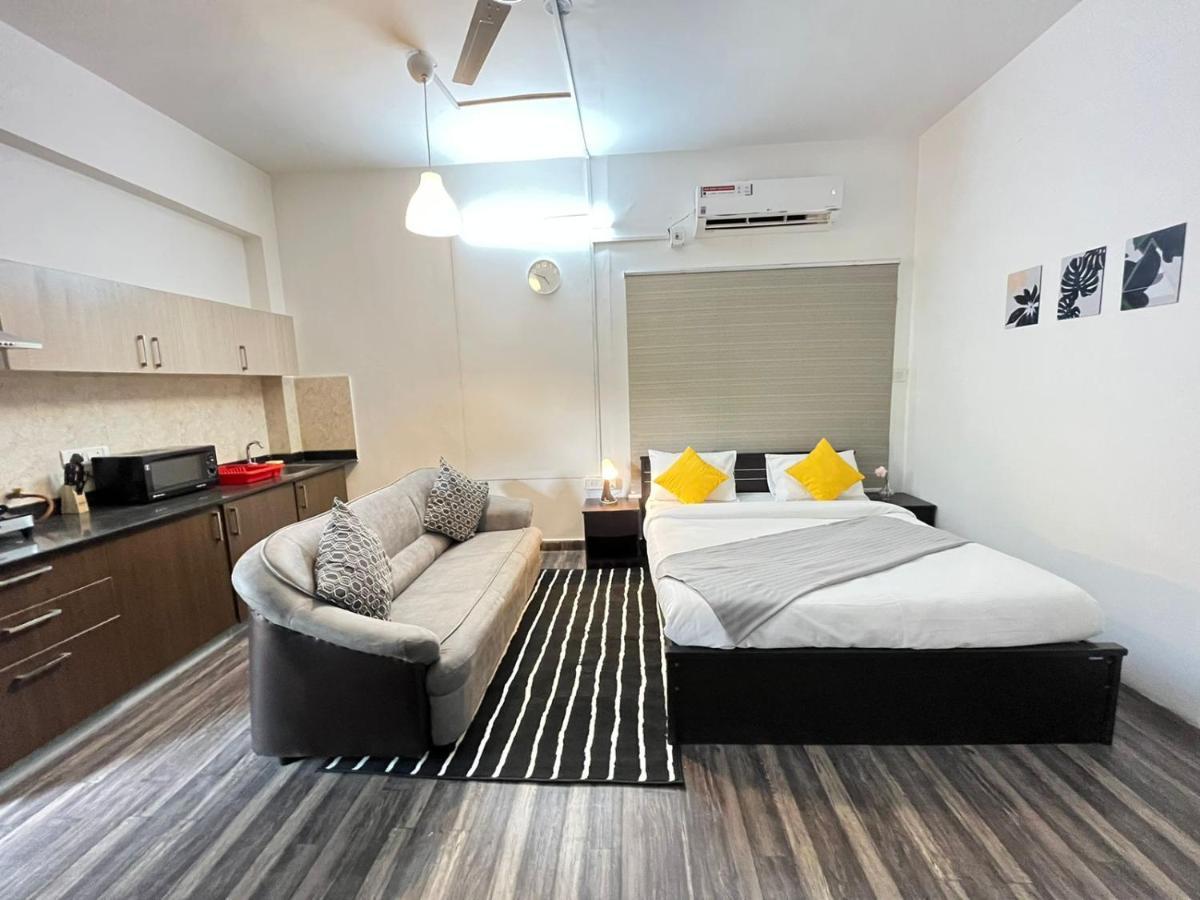 Bedchambers Serviced Apartments, Хайдарабад Экстерьер фото