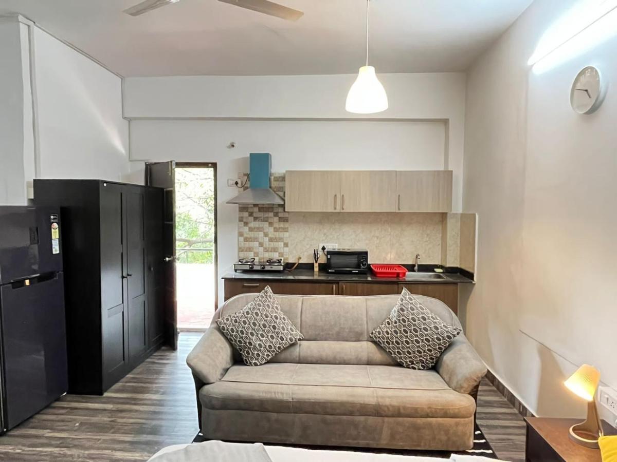 Bedchambers Serviced Apartments, Хайдарабад Экстерьер фото